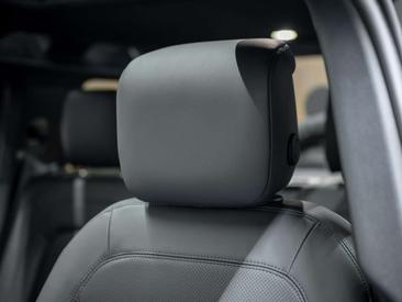 Land Rover Defender 110 X-Dynamic HSE 2.0 P300e — photo 40