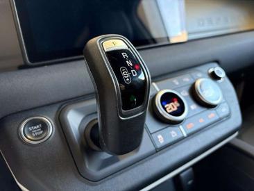 Land Rover Defender 90 3.0 D200 X-Dynamic SE Tpano GPS Camera Attelage Meridian Blanc — photo 16