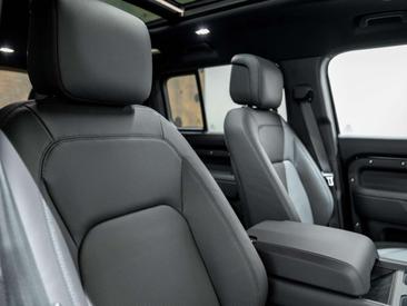 Land Rover Defender 110 X-Dynamic HSE 2.0 P300e — photo 42