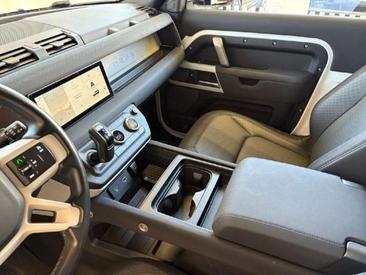 Land Rover Defender 90 3.0 D200 X-Dynamic SE Tpano GPS Camera Attelage Meridian Blanc — photo 17