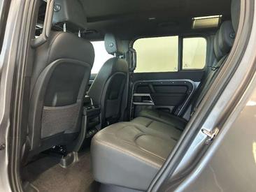 Land Rover Defender 110 SE 3.0D I6 250 CV AWD Auto — photo 16