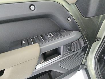 Land Rover Defender 110 X-Dynamic HSE Awd 3.0d I6 Mhev 300cv — photo 27