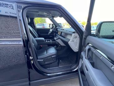 Land Rover Defender — photo 6
