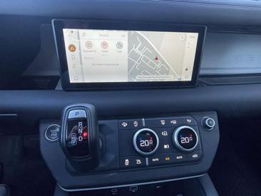 Land Rover Defender — photo 8