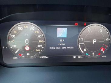 Land Rover Defender — photo 11