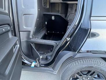Land Rover Defender — photo 14