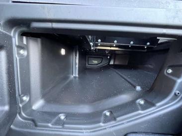 Land Rover Defender — photo 15