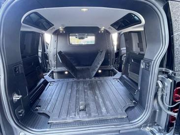 Land Rover Defender — photo 17