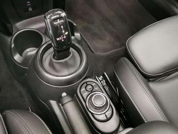 Mini Cooper E — photo 17