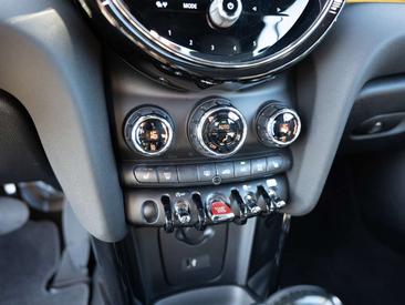 Mini Cabrio Classic Cooper — photo 16