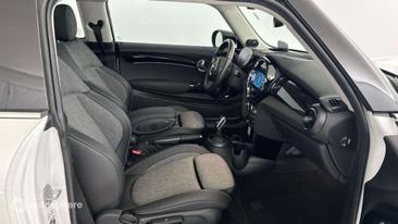 Mini Cooper E — photo 15