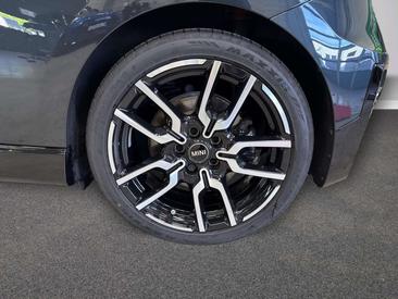 Mini Cooper E JCW — photo 11