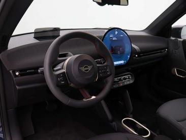 Mini Electric JCW Cooper SE — photo 10
