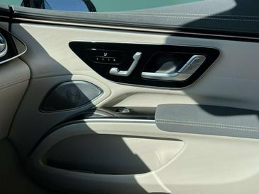 Mercedes EQS 450+ — photo 11