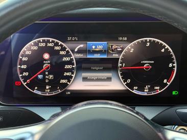 Mercedes Classe E 220 AMG-Line — photo 25