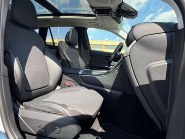 Mercedes GLC 220 — photo 17