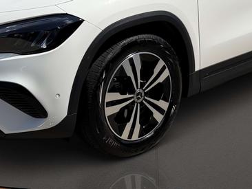 Mercedes GLA 180 Night Edition — photo 14
