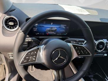 Mercedes GLA 180 Night Edition — photo 16