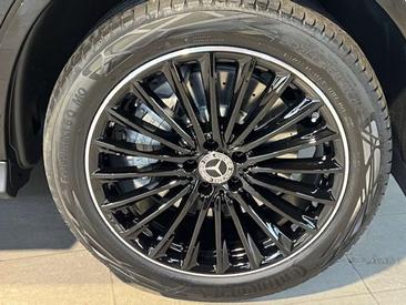 Mercedes GLC 300 Night Edition — photo 11