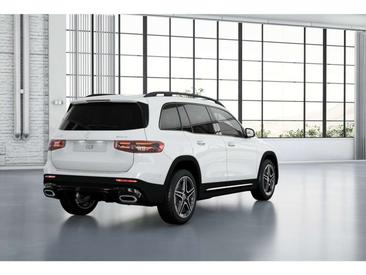 Mercedes GLB 250 Night Edition — photo 2
