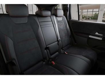 Mercedes GLB 200 Night Edition — photo 9