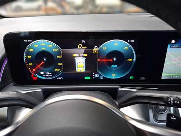 Mercedes EQB 300 — photo 11