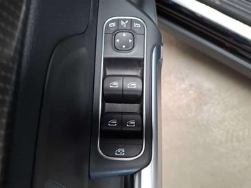 Mercedes EQB 300 — photo 17