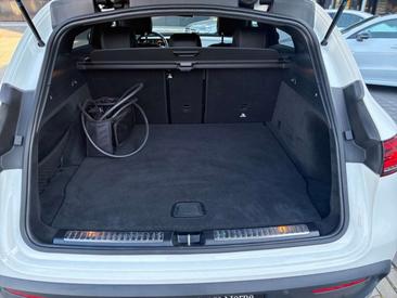 Mercedes EQC 400 AMG Line — photo 7