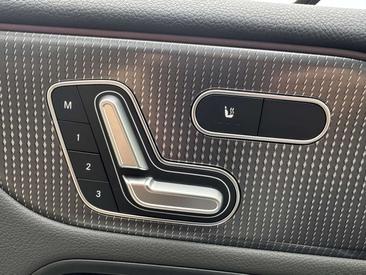 Mercedes EQB 300 — photo 12