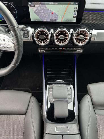 Mercedes EQB 300 — photo 16