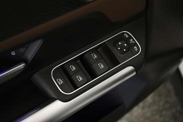 Mercedes GLA 250 AMG Line — photo 12