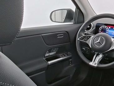 Mercedes GLA 200 — photo 14