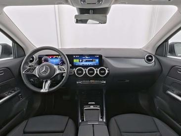 Mercedes GLA 200 — photo 16