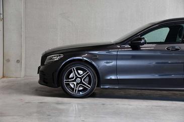 Mercedes Classe C 300 Night Edition — photo 18