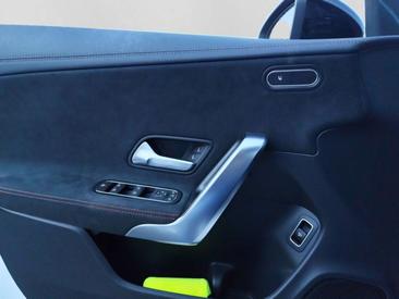 Mercedes CLA 200 Night Edition — photo 16
