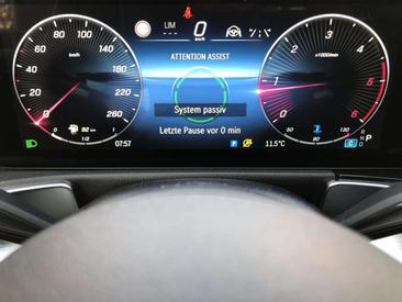 Mercedes GLB 220 Night Edition — photo 10