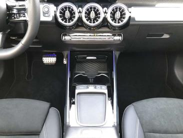 Mercedes GLB 220 Night Edition — photo 15