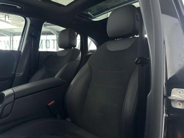 Mercedes GLA 220 AMG Line — photo 12