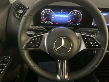 Mercedes GLA 200 — photo 9