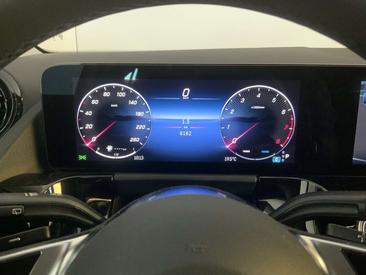 Mercedes GLA 200 — photo 10