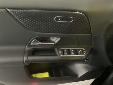 Mercedes GLA 200 — photo 11