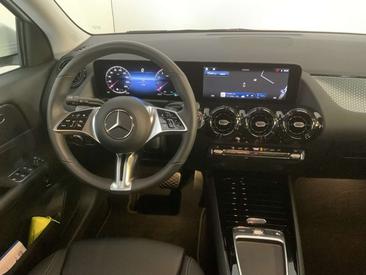 Mercedes GLA 200 — photo 8