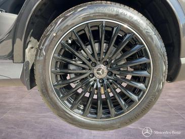 Mercedes GLC 300 AMG Line — photo 11