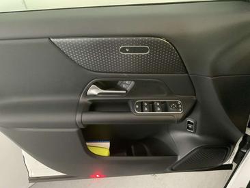 Mercedes GLA 200 — photo 11