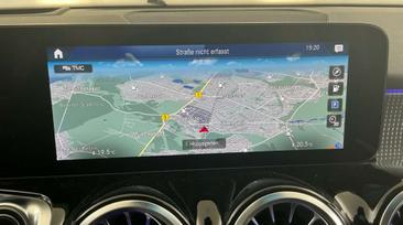 Mercedes EQB 250 — photo 10