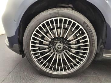 Mercedes EQC 400 — photo 8
