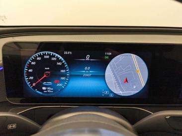 Mercedes EQC 400 — photo 14