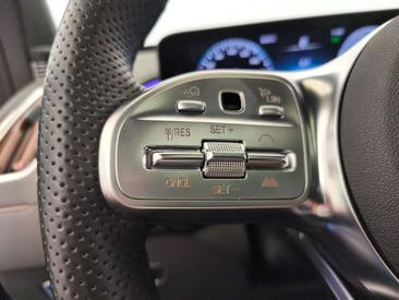 Mercedes EQC 400 — photo 15