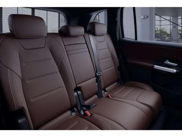 Mercedes GLB 220 Night Edition — photo 9