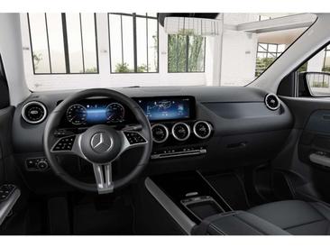 Mercedes GLA 180 — photo 8